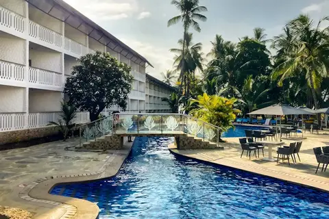 Travellers Beach Hotel & Club in Kasemeni ward