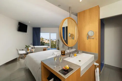 Fly & Go Higueron Hotel Malaga, Curio Collection by Hilton in Fuengirola — foto 14