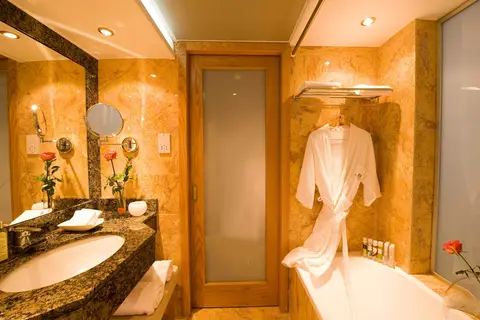 Constantinou Bros Pioneer Beach Hotel in Paphos — foto 21