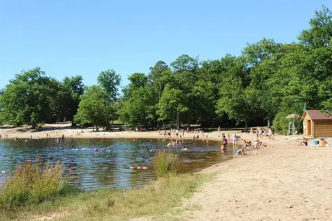 L Etang Des Bois in Vieilles-Maisons-sur-Joudry