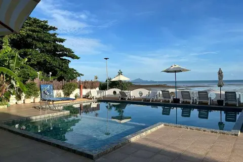 Chom By The Sea in บ้านอ่าวน้ำเมา — foto 2