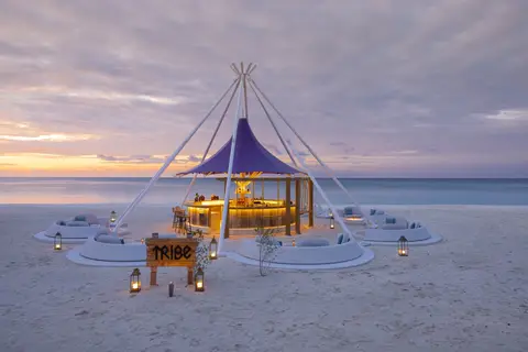 Avani+ Fares Maldives Resort in Fares Island — foto 5