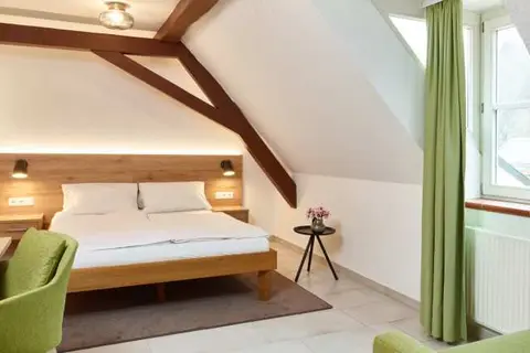 Hotel en Restaurant Burgschänke in Kaiserslautern — foto 3