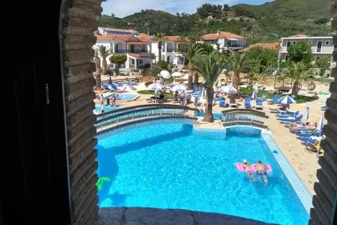 Antonis Apartments & Pool Bar in Δημοτική Ενότητα Λαγανά — foto 2