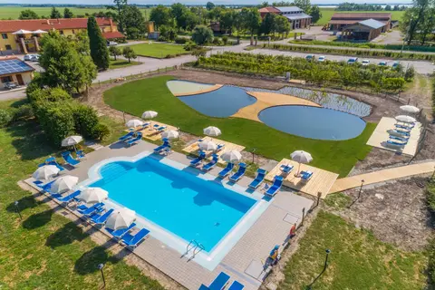 Agriturismo Tenuta Regina in Palazzolo dello Stella / Palaçûl