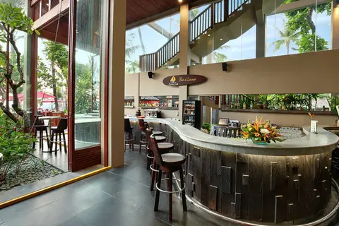 Hotel Legian Beach in Kuta — foto 16