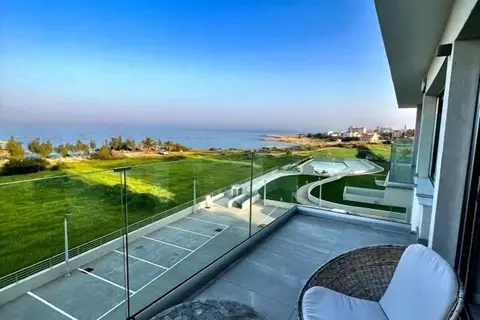 Emerald Bay Suites in Paralimni