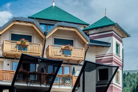 Tevini Dolomites Charming Hotel in Commezzadura — foto 21
