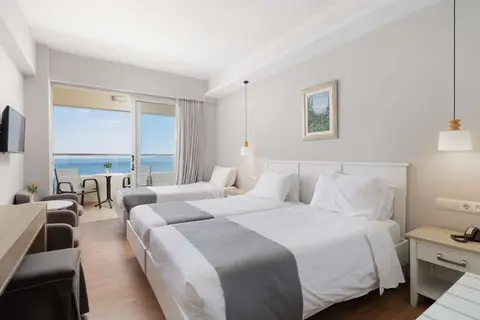 Elea Beach in Δασσιά — foto 5