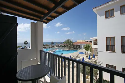 Kefalos Beach Tourist Village in Paphos — foto 17