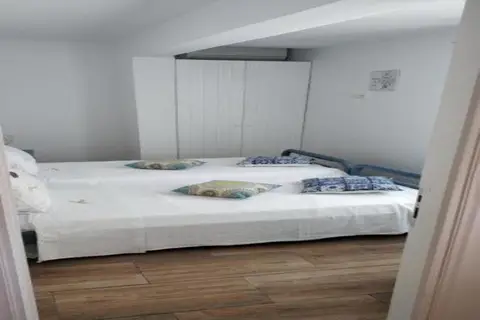 Flag Suites in Πολλώνια