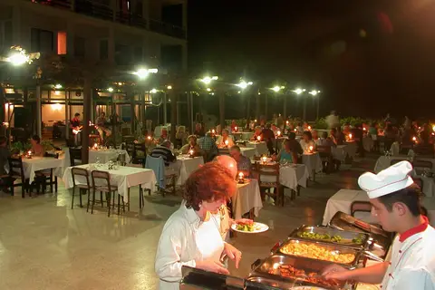 Denizkizi Royal Hotel in Alsancak — foto 7