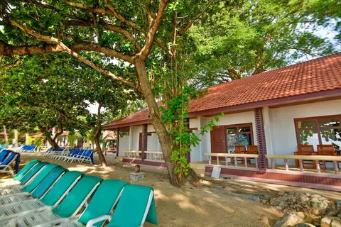 First Bungalow Beach Resort in บ้านเฉวง — foto 19