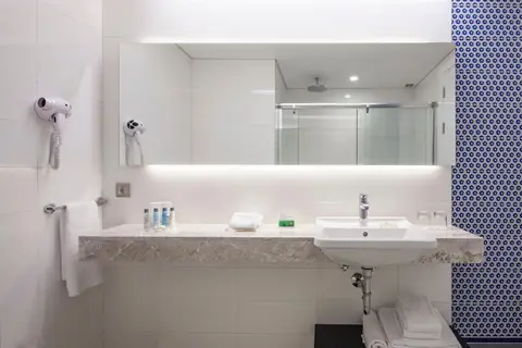 Ramada Hotel & Suites by Wyndham Izmir Kemalpasa in Konak, foto 13