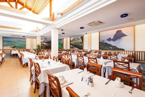 Invisa Hotel Club Cala Blanca in Santa Eulària des Riu — foto 5