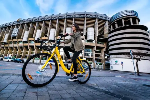 Far Home Bernabeu in Madrid — foto 24