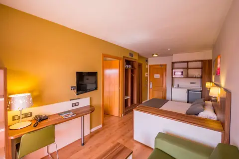 Golden Avenida Family Suites in Salou — foto 15