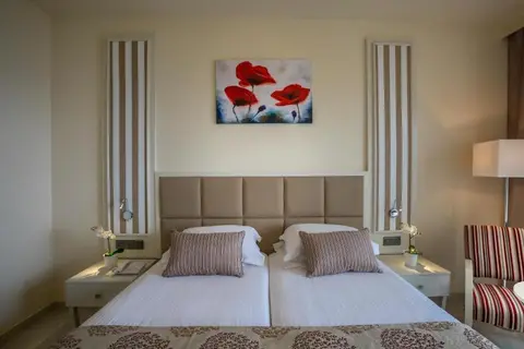 Aquamare Beach & Spa in Paphos — foto 27