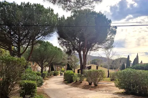 Camping Hameau Des Pins - La Moutonne in La Crau — foto 4