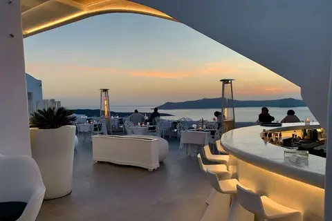 Athina Luxury Suites in Fira — foto 24