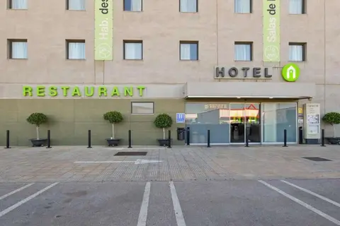 Travelodge Málaga Airport in Malaga — foto 11