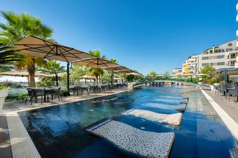 Gloria Palace in Golem