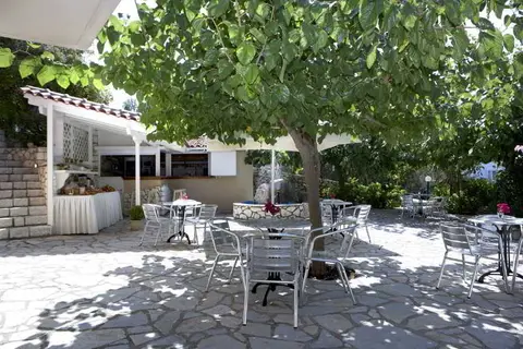 Dafnoudi Hotel & Apartments in Δημοτική Ενότητα Ερίσου — foto 5