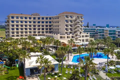 Aquamare Beach & Spa in Paphos — foto 29