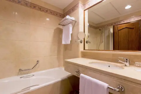 Dorma Reina Isabel in Ávila — foto 12