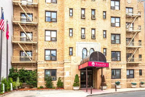 Ramada by Wyndham Jersey City in Jersey City — foto 2