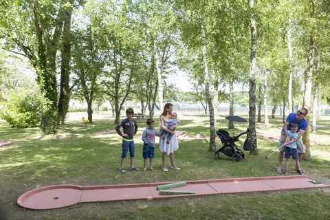 Camping Domaine De Dugny in Veuzain-sur-Loire — foto 8
