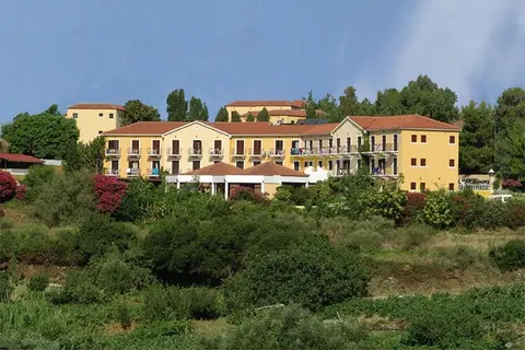 Karavados Beach Hotel in Καραβάδος — foto 7