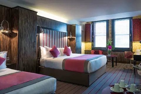 Trinity City Hotel in Trinity City Hotel dropoff — foto 7
