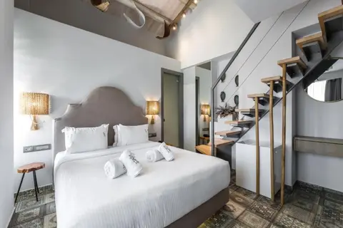 Blue Carpet Luxury Suites in Πευκοχώρι — foto 15