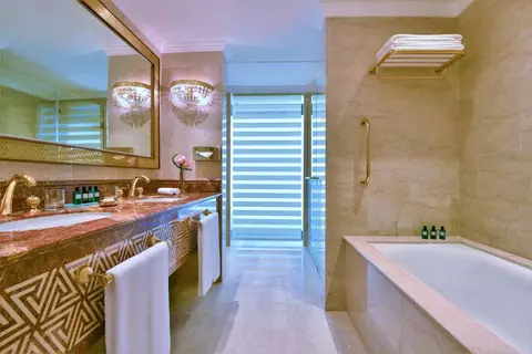 Sheraton Grand Doha Resort & Convention Hotel in Doha — foto 25
