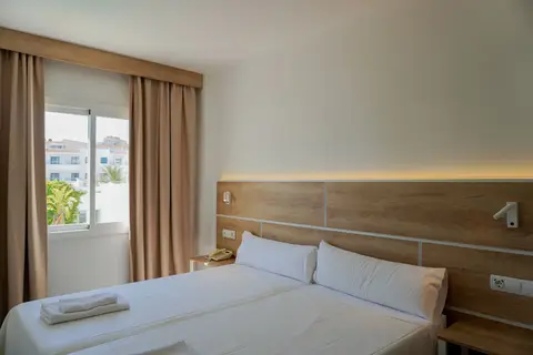 ENDLSS Beach & Discohotel in Cala de Bou, foto 18