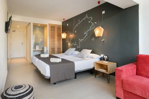 Hotel Vibra Cala Tarida in Sant Josep de sa Talaia — foto 2