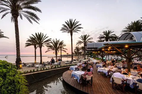 Constantinou Bros Pioneer Beach Hotel in Paphos — foto 4