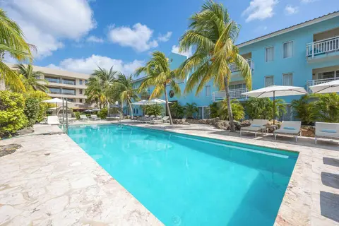 Dolphin Suites Hotel in Willemstad