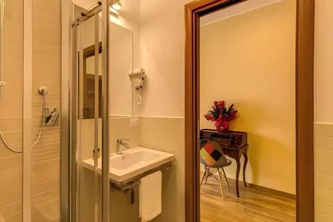 Top Floor Colosseo Guesthouse in Rome — foto 14