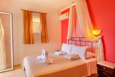 Sunrise Beach Suites in Αζόλιμνος — foto 14