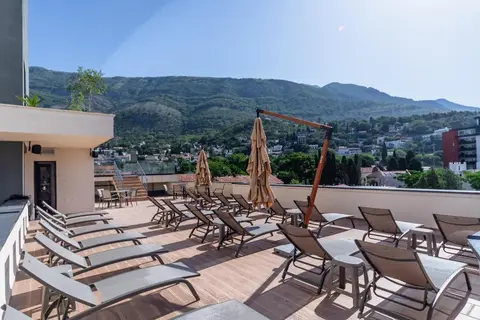 N Hotel in Sutomore — foto 15