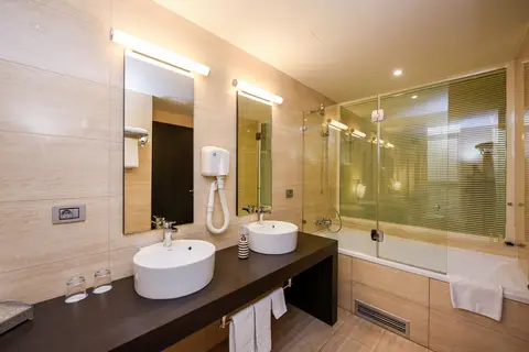 Sky Hotel in Tirana — foto 16