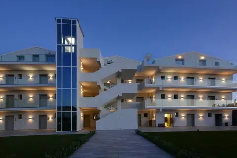 V Luxury Suites in Παλιούρι — foto 9