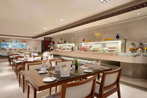 Ramada by Wyndham Downtown Abu Dhabi in الزَّاهية — foto 6