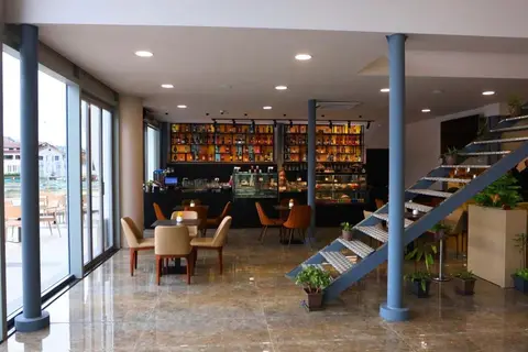 Metro Hotel Terminal in Tirana — foto 3