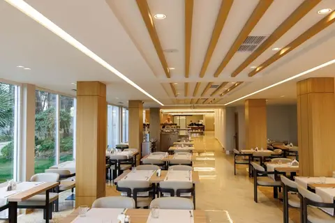 Fafa Beach Hotel in Golem — foto 5