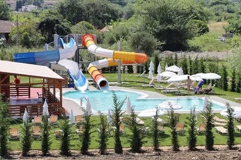 Angela Beach in Καρουσάδες — foto 12