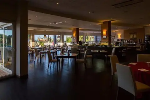 MS Aparhotel in Almada — foto 5
