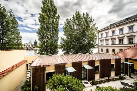 Hotel Archibald At The Charles Bridge in Praag — foto 3